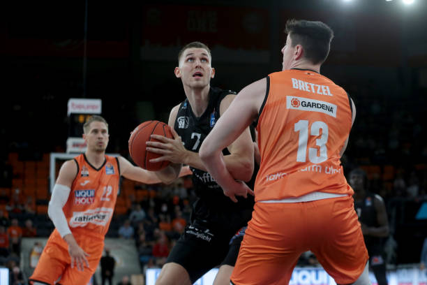 肩负起足球 肩负起足球